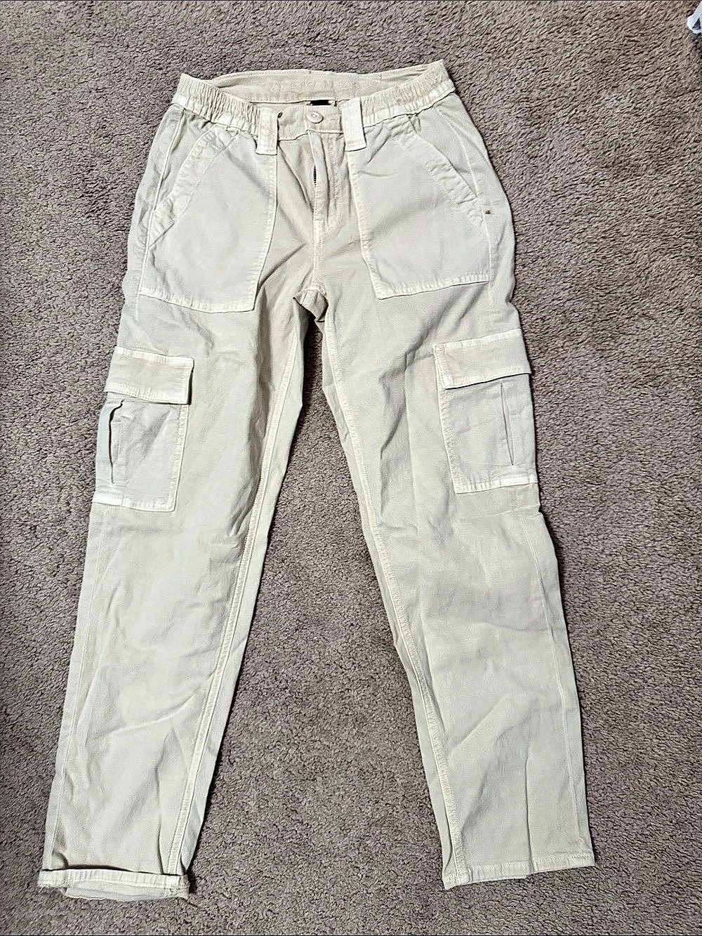American eagle Cargo Pants in Cream Size Small( size 2)